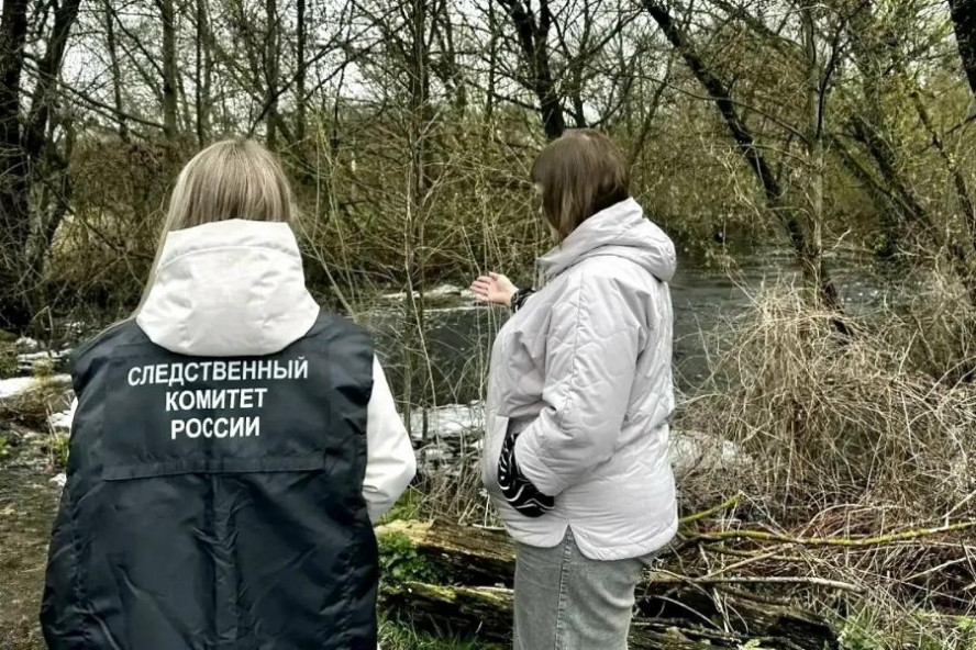 В селе Черняное проверили реку Мазовку после жалоб жителей на неприятный запах