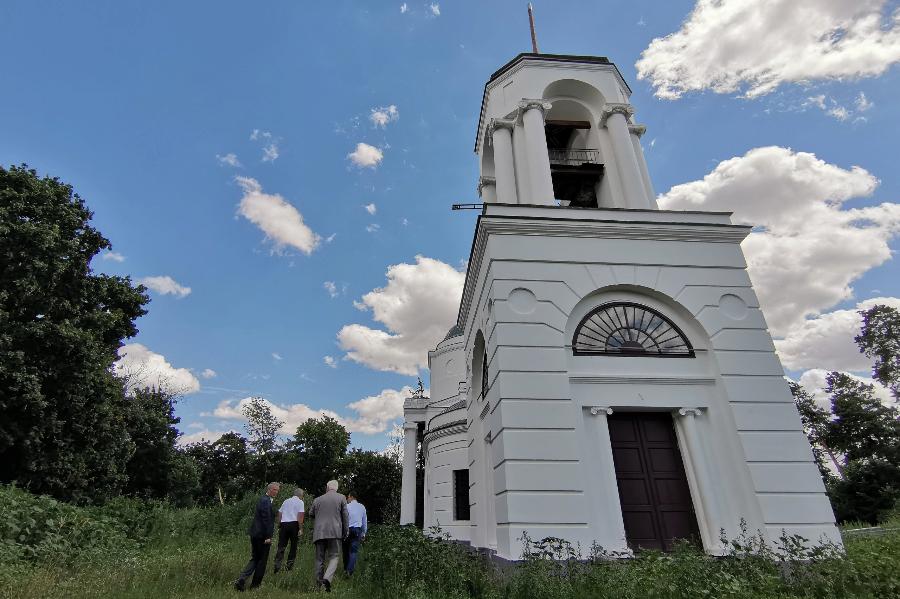 В усадьбе Караул продолжается реставрация церкви и барского дома