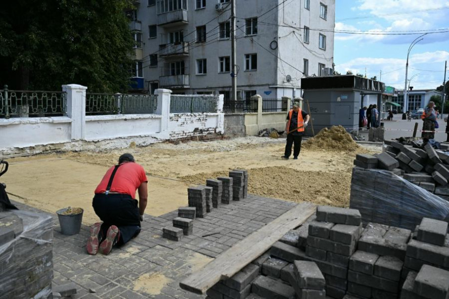В Тамбове на Советской восстанавливают благоустройство на месте демонтированного киоска