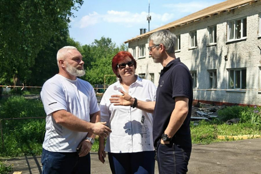 Власти Тамбовского округа проконтролировали ход капремонта кровли школы в Беломестной Двойне