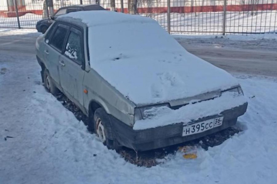 В Тамбове ищут собственника брошенного автомобиля по улице Рязанской