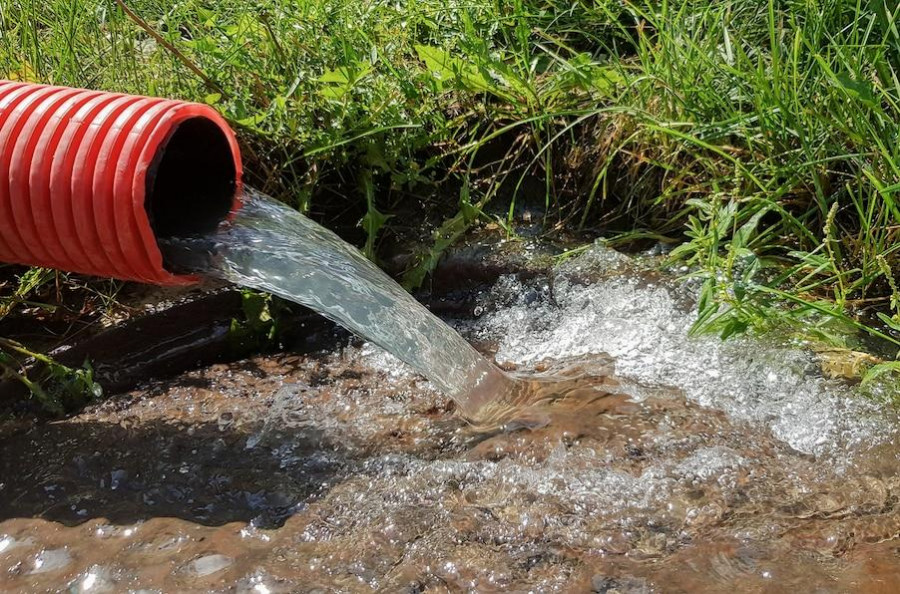 В Кирсанове устранили вытекание сточных вод на лесной участок