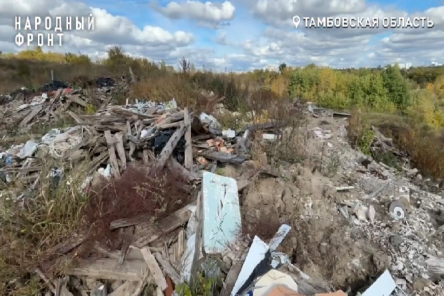 На западе Тамбова продолжает разрастаться несанкционированная свалка площадью более 1 квадратного километра