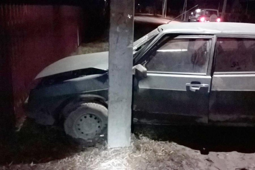 В Тамбовской области легковушка врезалась в столб: пострадала 15-летняя девочка