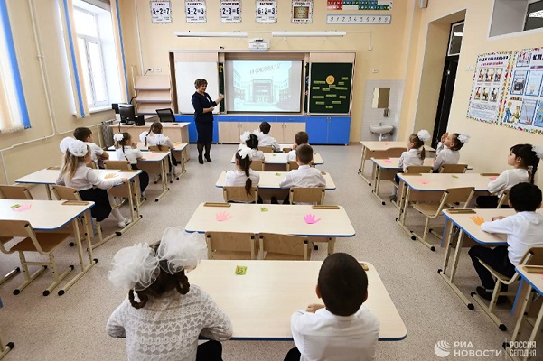 В России 76 процентов учителей имеют оклад ниже МРОТ
