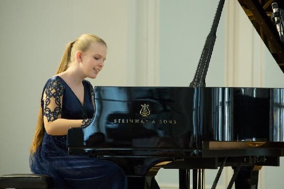 В Тамбове выступит самая титулованная юная пианистка России Ева Геворгян