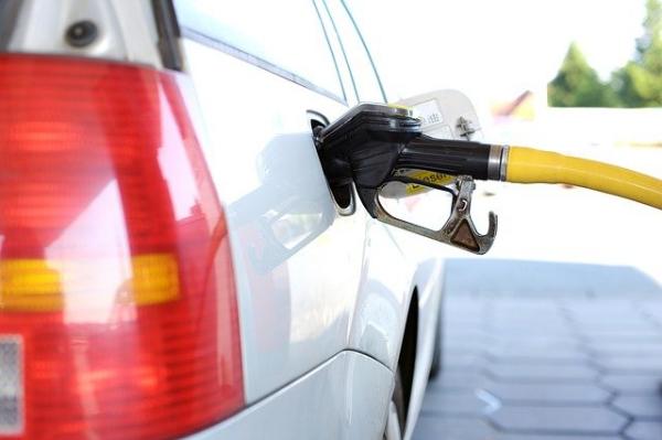 Житель Тамбовской области сможет купить на среднюю зарплату всего 598 литров бензина