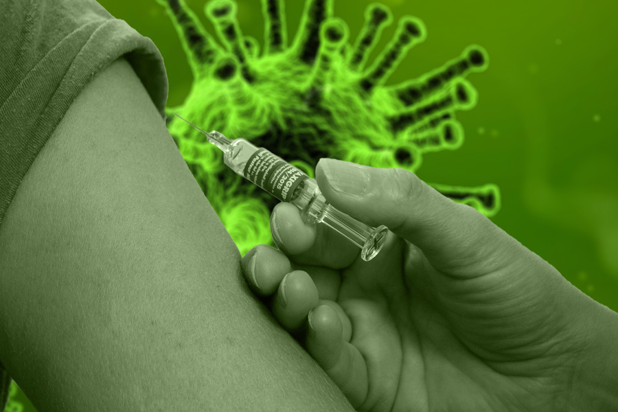 Эпидемиолог предупредил о возможности заболеть коронавирусом после вакцинации