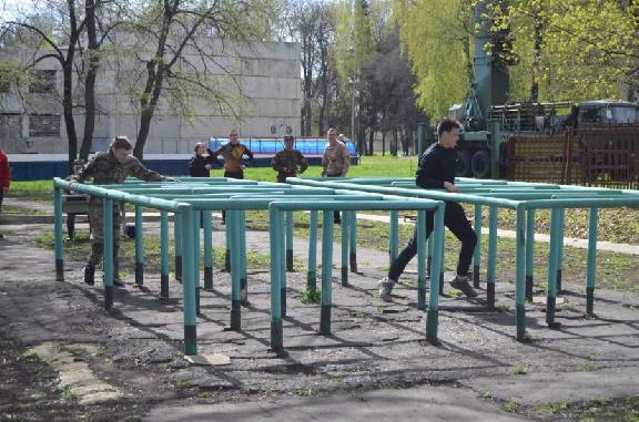 Тамбовские школьники приняли участие в военно-спортивной игре "Зарница 2.0"