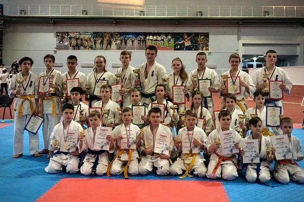 Тамбовчане завоевали 12 золотых медалей на Первенстве ЦФО по киокусинкай