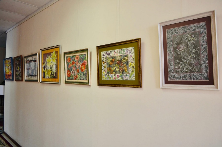 В Тамбовском филиале РАНХиГС открылась выставка картин Ирины Пугачевой-Мироновой