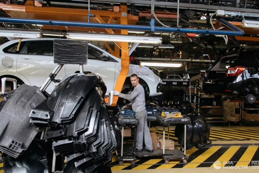 АвтоВАЗ планирует начать производство импортозамещенных моделей Lada в июне