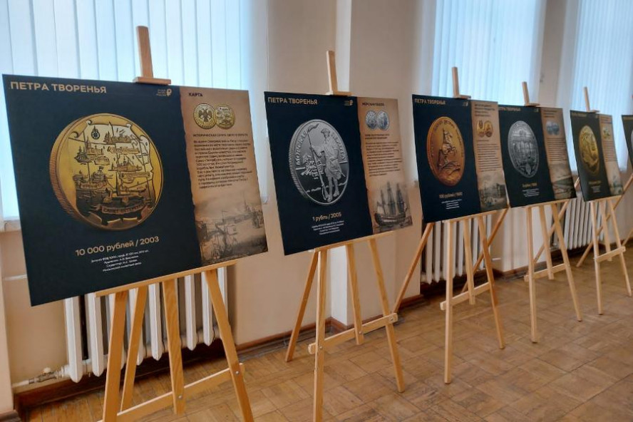В Тамбове открылась фотовыставка монет, посвящённая Петру I