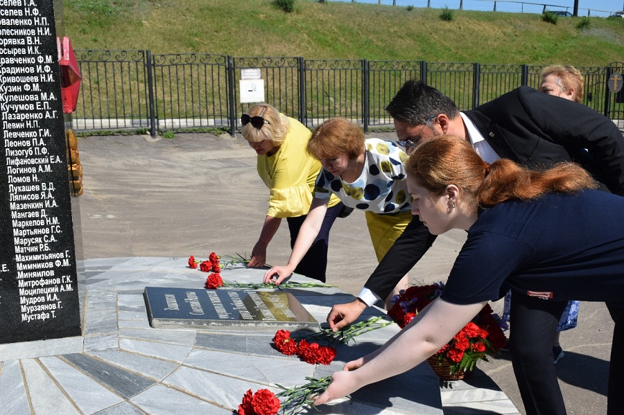 В Тамбове возложили цветы к стеле защитникам Отечества, погибшим в госпиталях