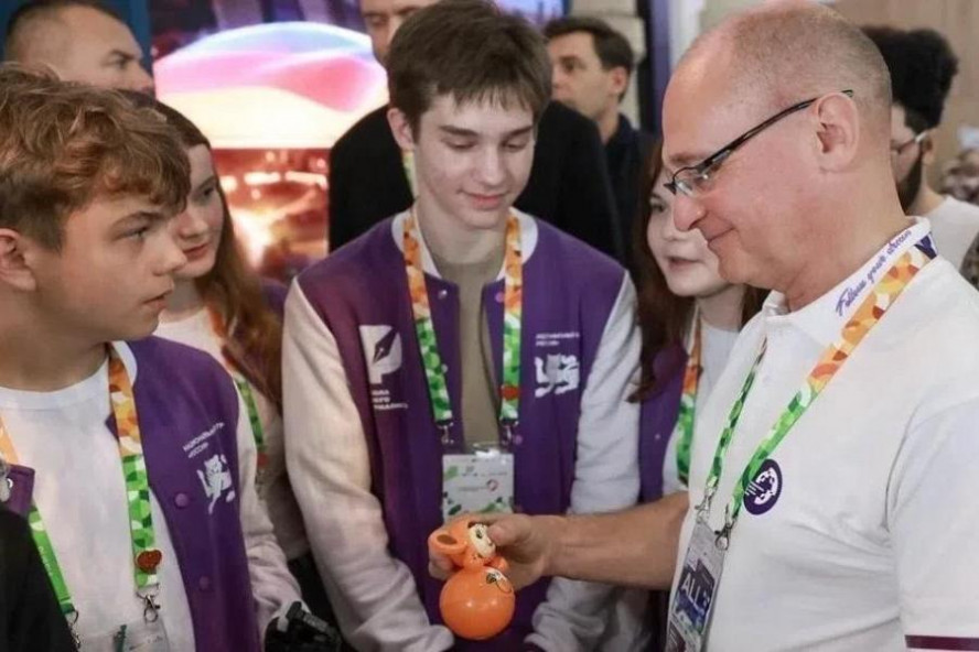 Котовская неваляшка стала фаворитом национального центра "Россия" на фестивале молодёжи в Екатеринбурге