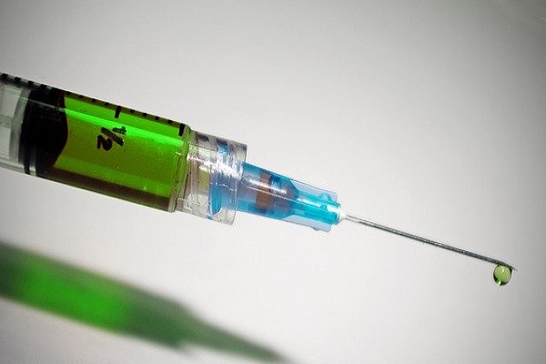 COVID-вакцинацию россиян из групп риска запланировали на август