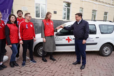 Волонтеры-медики получили в подарок от ТГУ автомобиль для работы в районах области