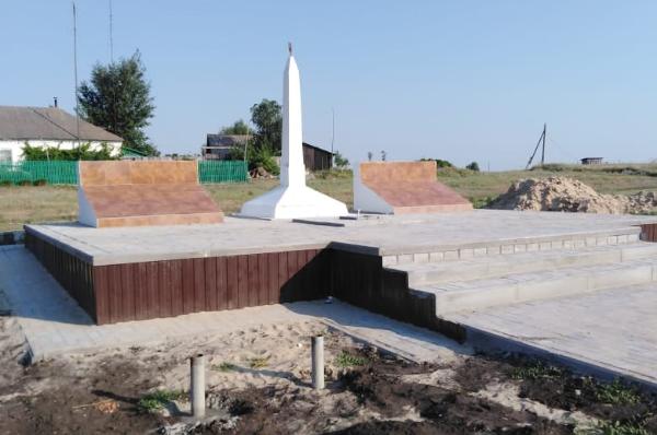 В Инжавинском районе завершается строительство мемориального комплекса
