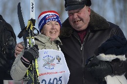 Нина Кузнецова (66 лет) победитель забега ветеранов среди женщин с мужем Анатолием