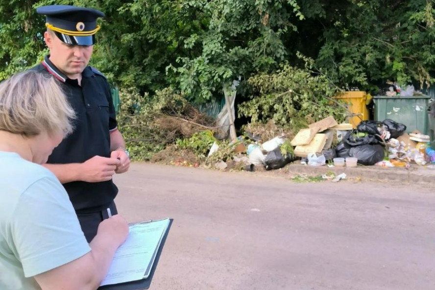 В районе парка "Дружба" провели рейд по несанкционированным свалкам