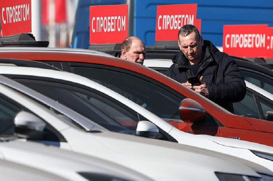 В России снизились продажи подержанных автомобилей Lada