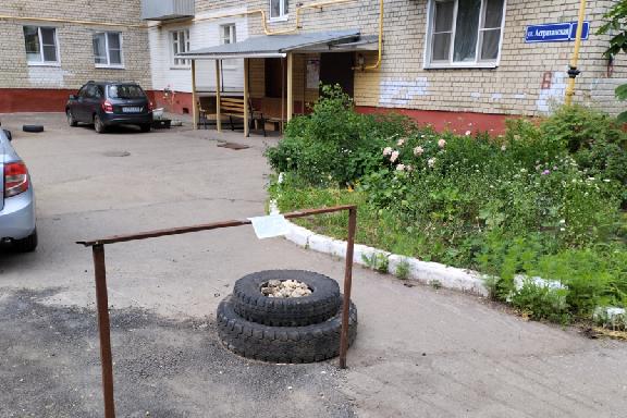 Администрация Тамбова требует снести металлические столбики на Астраханской