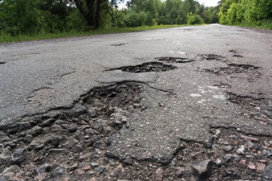 Прокуратура обязала администрацию Бондарского округа отремонтировать разбитую дорогу
