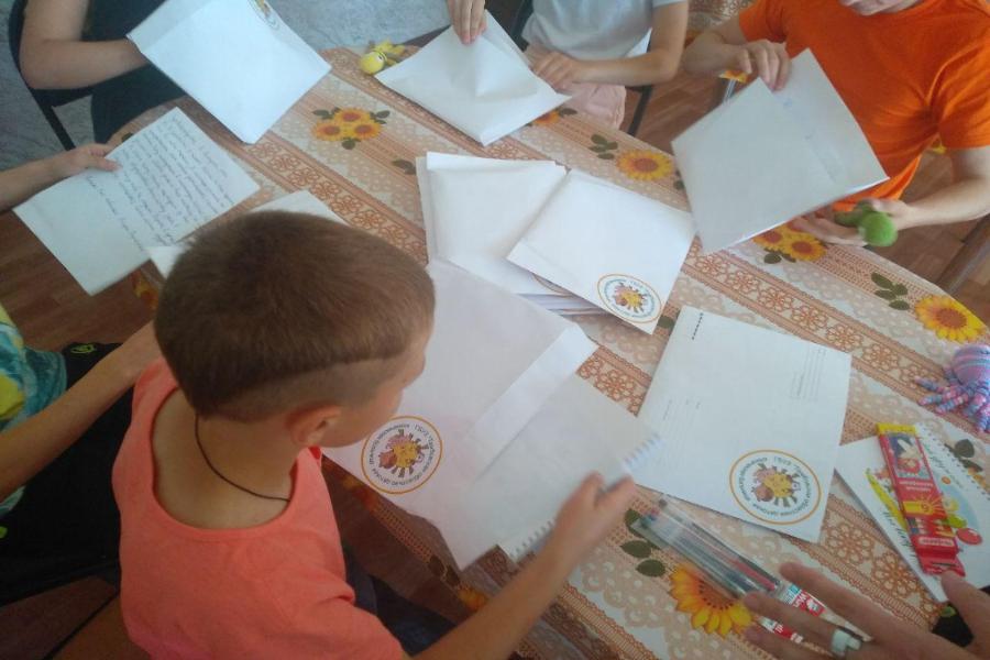 Психологи "Тамбовской земли" привезли детям из Донбасса "Коробку храбрости" и осьминогов