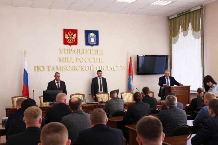 Сотрудников уголовного розыска поздравили с профессиональным праздником