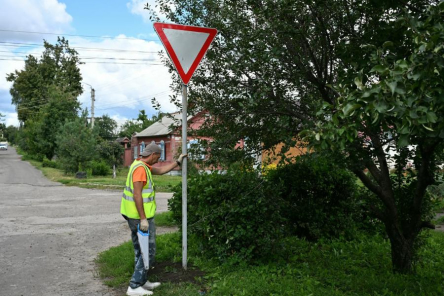 В Тамбове обновляют дорожные знаки и разметку к началу учебного года