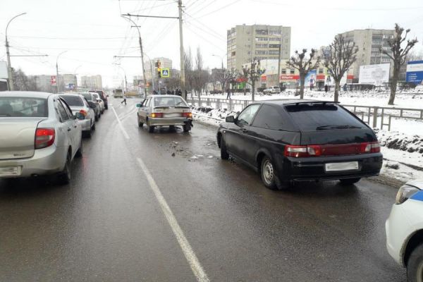 На улице Мичуринской столкнулись два ВАЗа: есть пострадавший