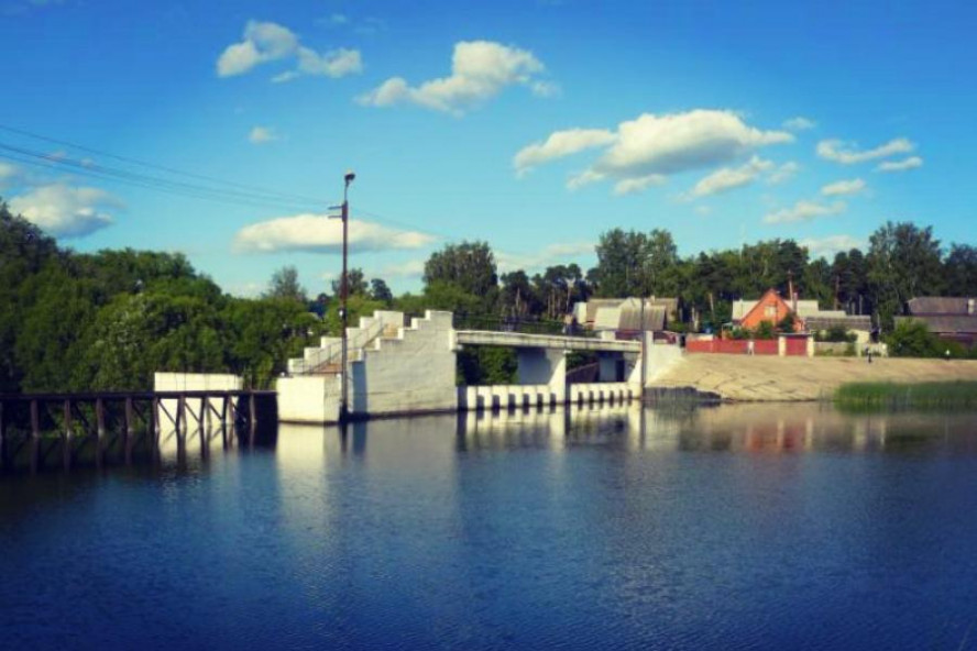 Из-за работ на плотине проход по мосту на ГТС Тамбовского гидроузла временно закрыли