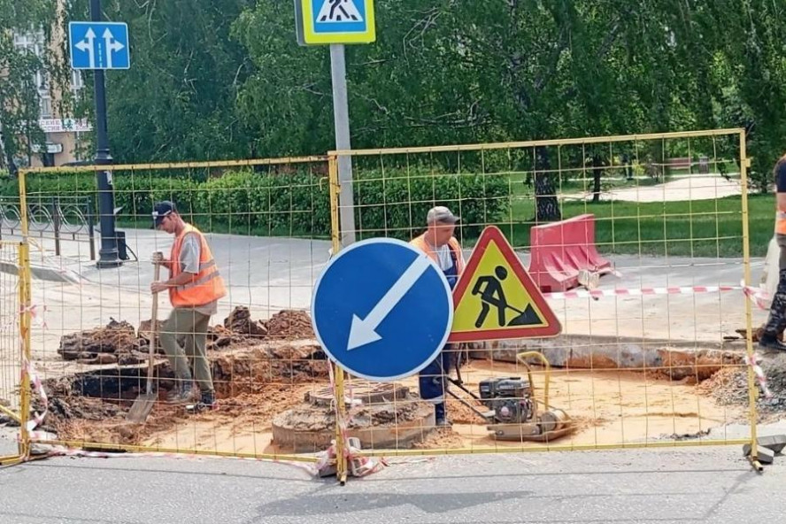 В Тамбове на перекрёстке Карла Маркса и Мичуринской заменили аварийный колодец