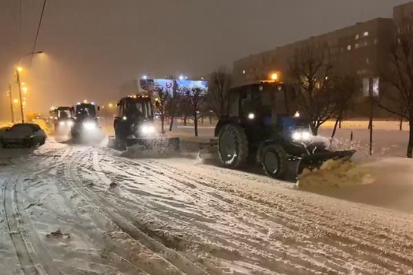 Дорожники устраняют последствия снегопада в Тамбове