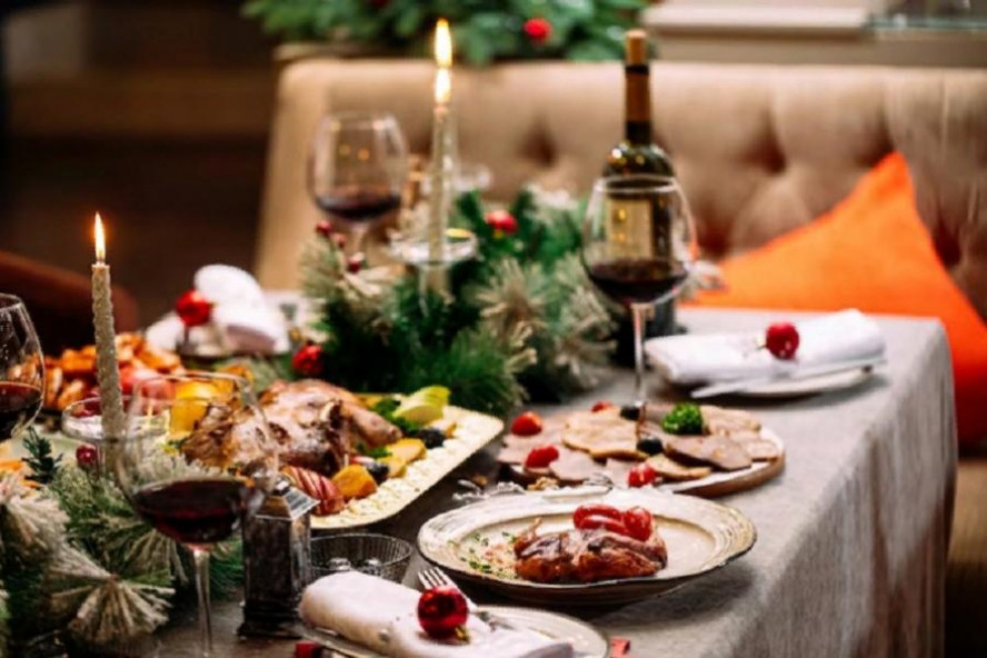 Диетолог перечислила самые вредные сочетания блюд на новогоднем столе