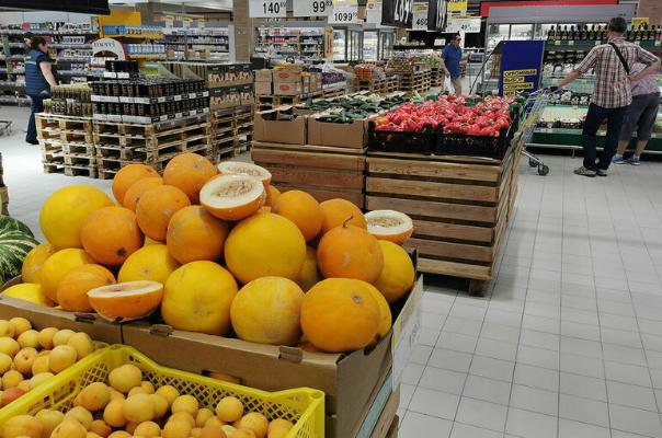 Фермерам и огородникам хотят разрешить продавать свои продукты в супермаркетах