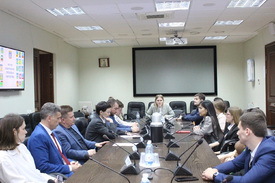 Студенты Тамбовского филиала Президентской академии приняли участие в заседании круглого стола