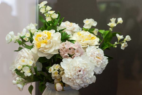 В Тамбове открылась уникальная выставка цветов из холодного фарфора