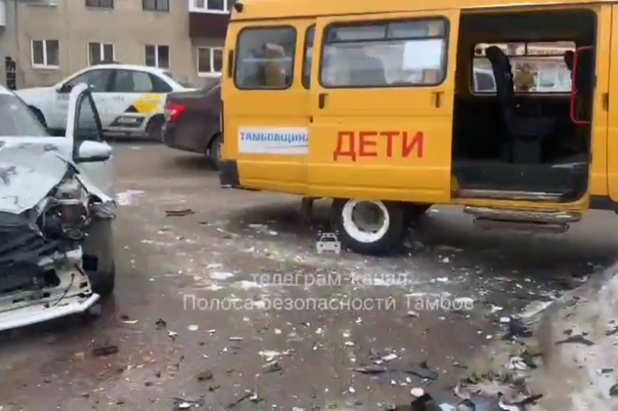 В Тамбове произошло ДТП с пассажирской "ГАЗелью"