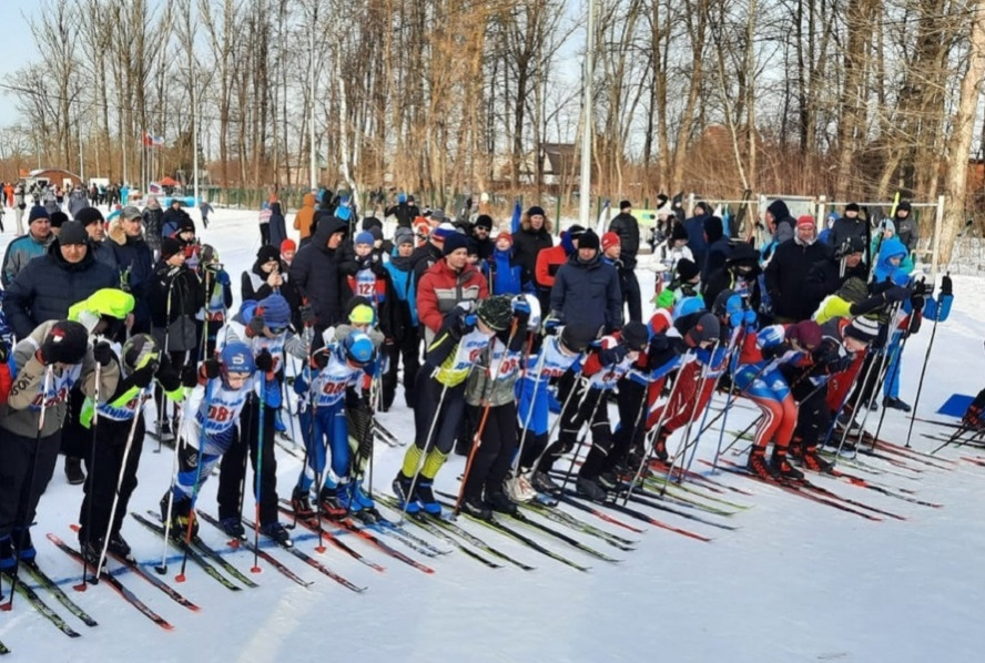 На лыжном стадионе в парке "Дружба" прошла юбилейная "Динамовская лыжня"