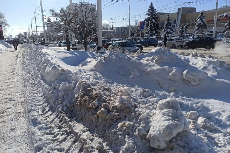 Тысячи тонн смеси и множество жалоб: снежный кризис в Тамбовской области продолжается