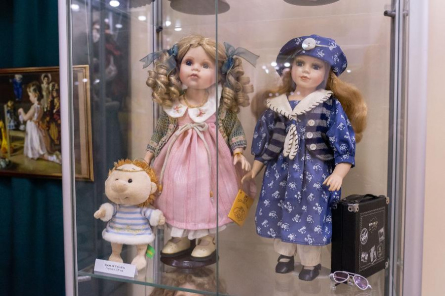 В Державинском открылась выставка "Кукольный домик"