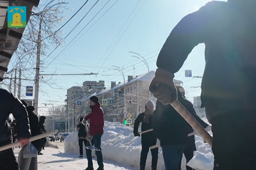 Более 160 добровольцев присоединились к трудовым бригадам для уборки снега в Тамбове