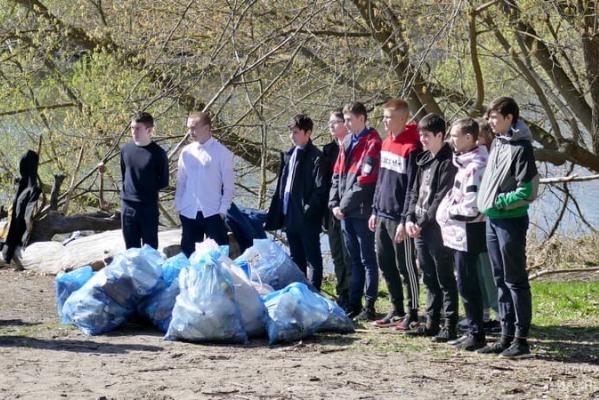 Первую в этом году акцию "Чистый берег" провели в Котовске