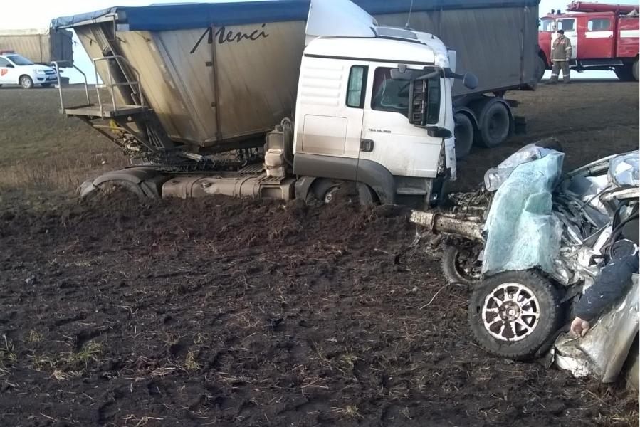 В Первомайском районе столкнулись три автомобиля: есть жертвы