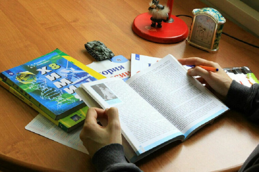 В России хотят усилить экспертизу школьных учебников