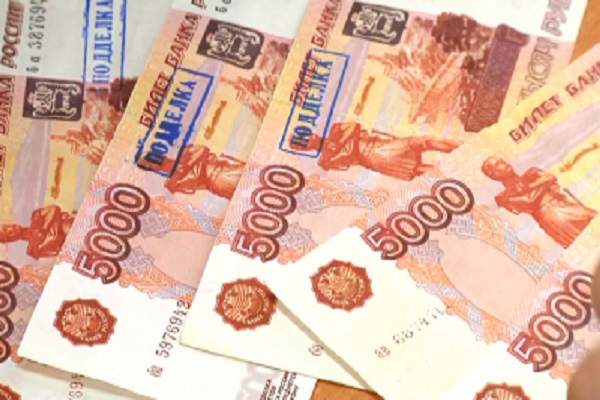 В Тамбовской области супружеская пара расплачивалась фальшивыми деньгами