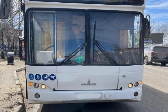 В Тамбове 53-летняя женщина пострадала при падении в автобусе