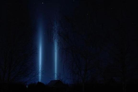 Тамбовчане делятся в соцсетях фотографиями световых столбов, увиденных в небе