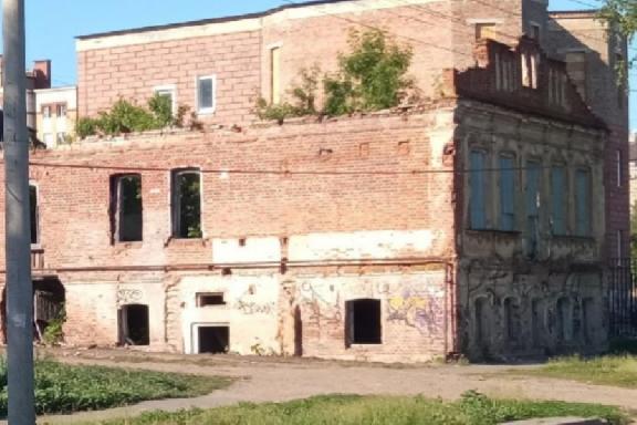Тамбовчанин за 30 тысяч рублей "прописал" в своём разрушающемся доме иностранца